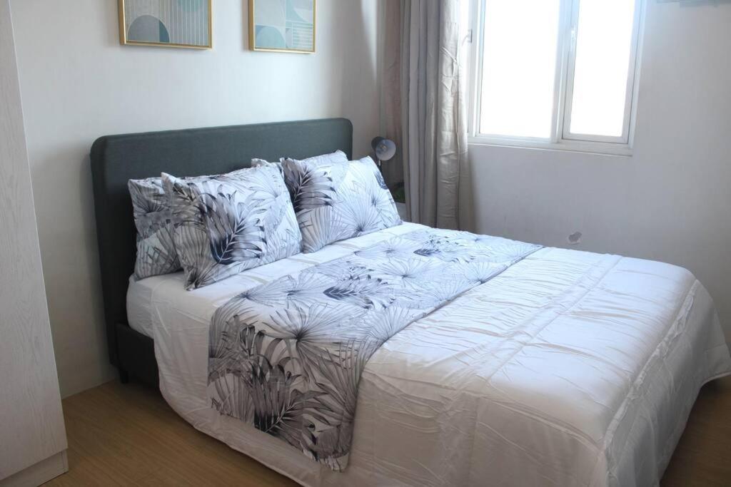 Huge A2J Executive Luxury 1Br Suite Near Abs Cbn, Gma Manila Kültér fotó