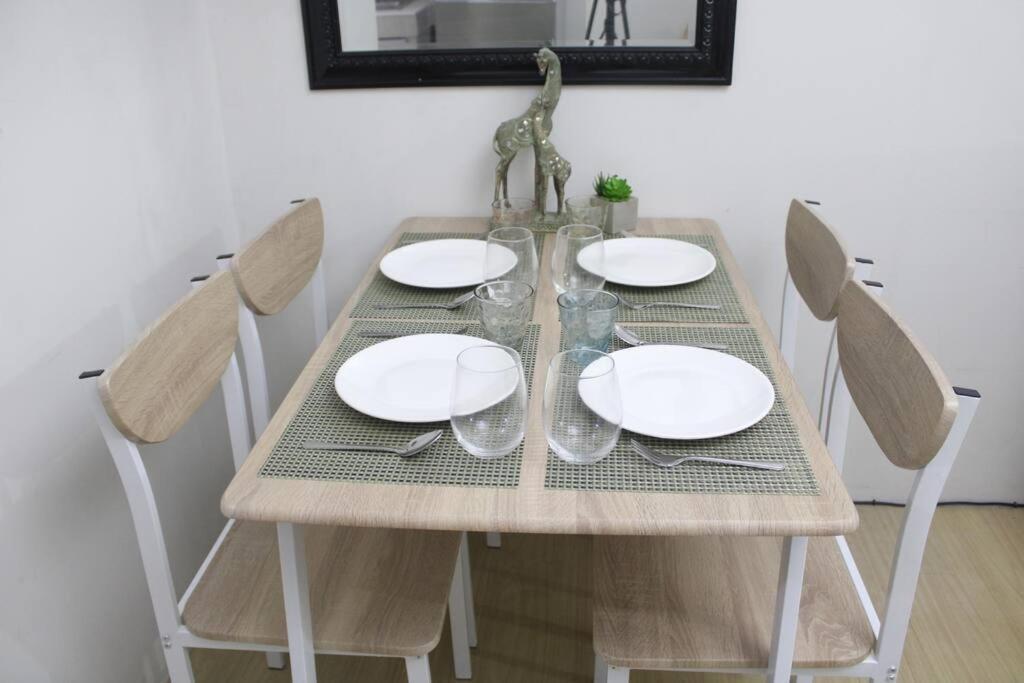Huge A2J Executive Luxury 1Br Suite Near Abs Cbn, Gma Manila Kültér fotó