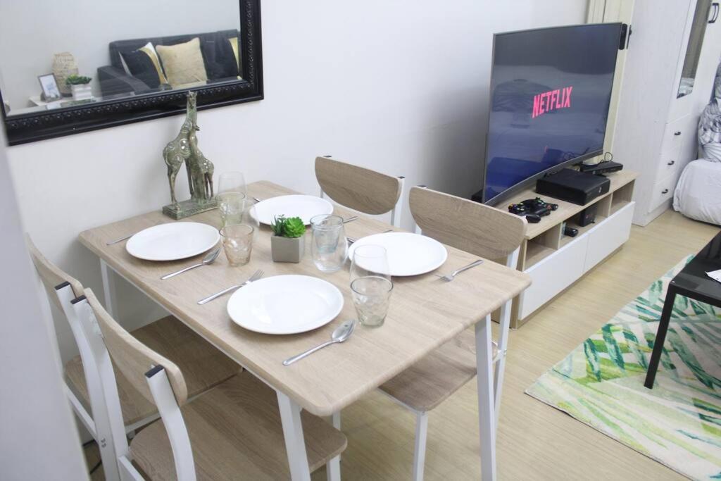 Huge A2J Executive Luxury 1Br Suite Near Abs Cbn, Gma Manila Kültér fotó