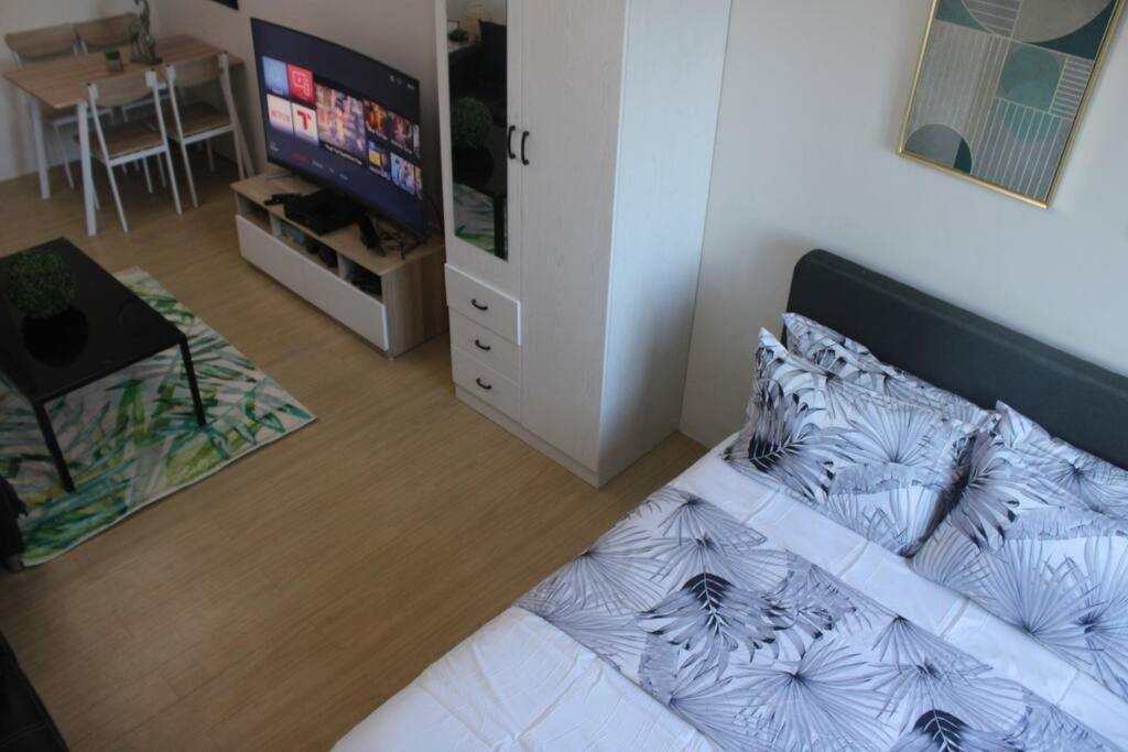 Huge A2J Executive Luxury 1Br Suite Near Abs Cbn, Gma Manila Kültér fotó