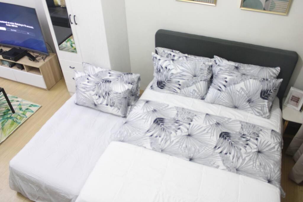 Huge A2J Executive Luxury 1Br Suite Near Abs Cbn, Gma Manila Kültér fotó