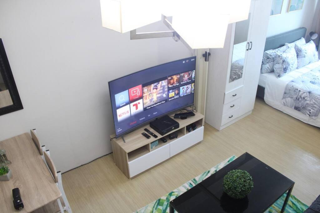 Huge A2J Executive Luxury 1Br Suite Near Abs Cbn, Gma Manila Kültér fotó