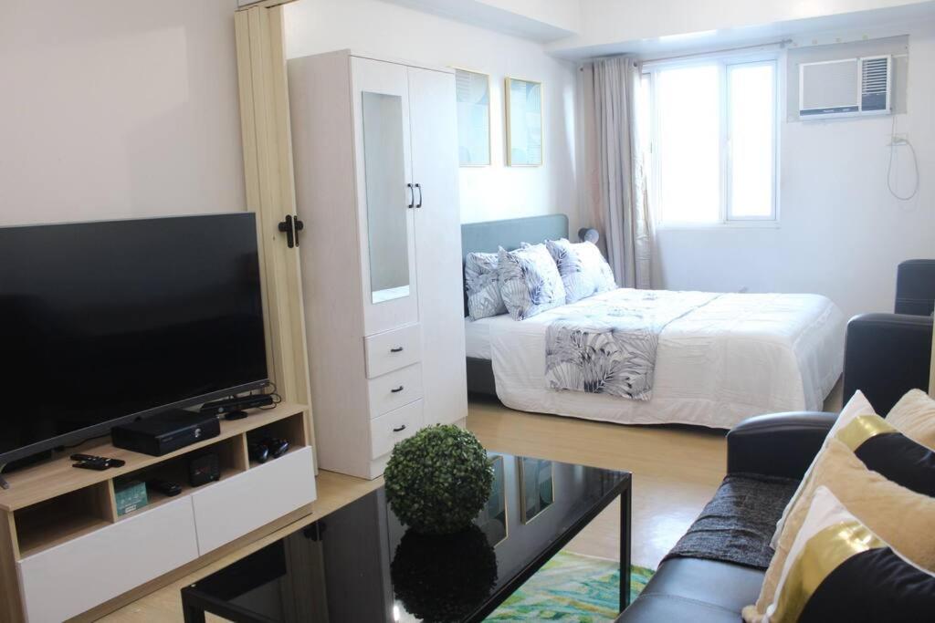 Huge A2J Executive Luxury 1Br Suite Near Abs Cbn, Gma Manila Kültér fotó