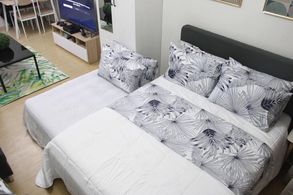 Huge A2J Executive Luxury 1Br Suite Near Abs Cbn, Gma Manila Kültér fotó