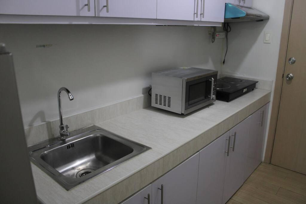 Huge A2J Executive Luxury 1Br Suite Near Abs Cbn, Gma Manila Kültér fotó